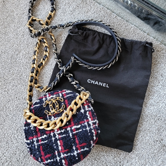 CHANEL 19 Round Clutch on chain tweed - Picture 2 of 16